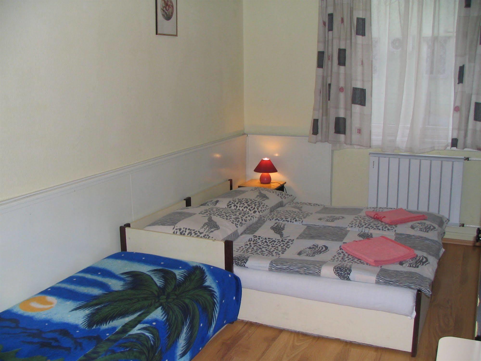 Apartments Leslie Budapest Bagian luar foto