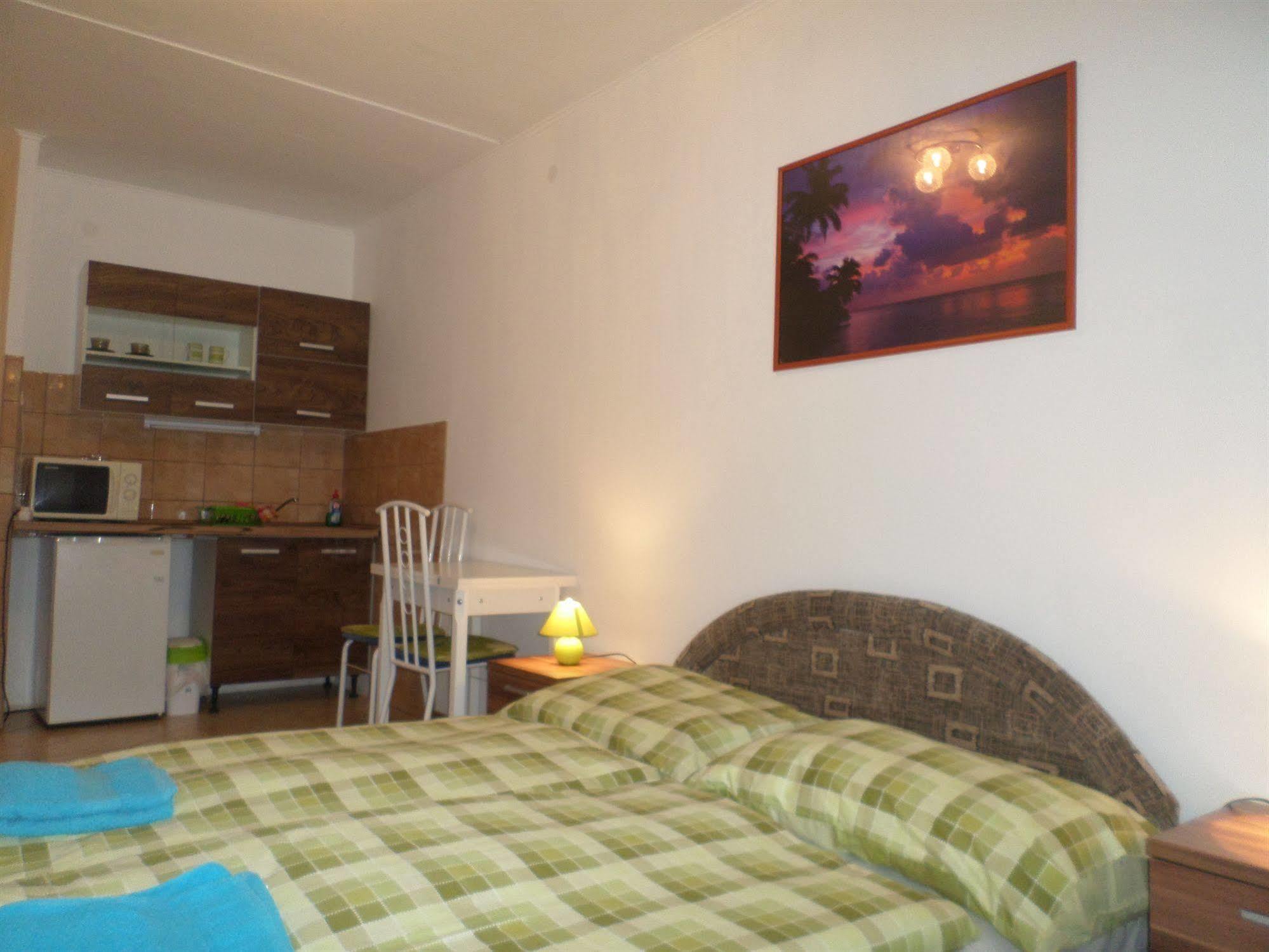 Apartments Leslie Budapest Bagian luar foto