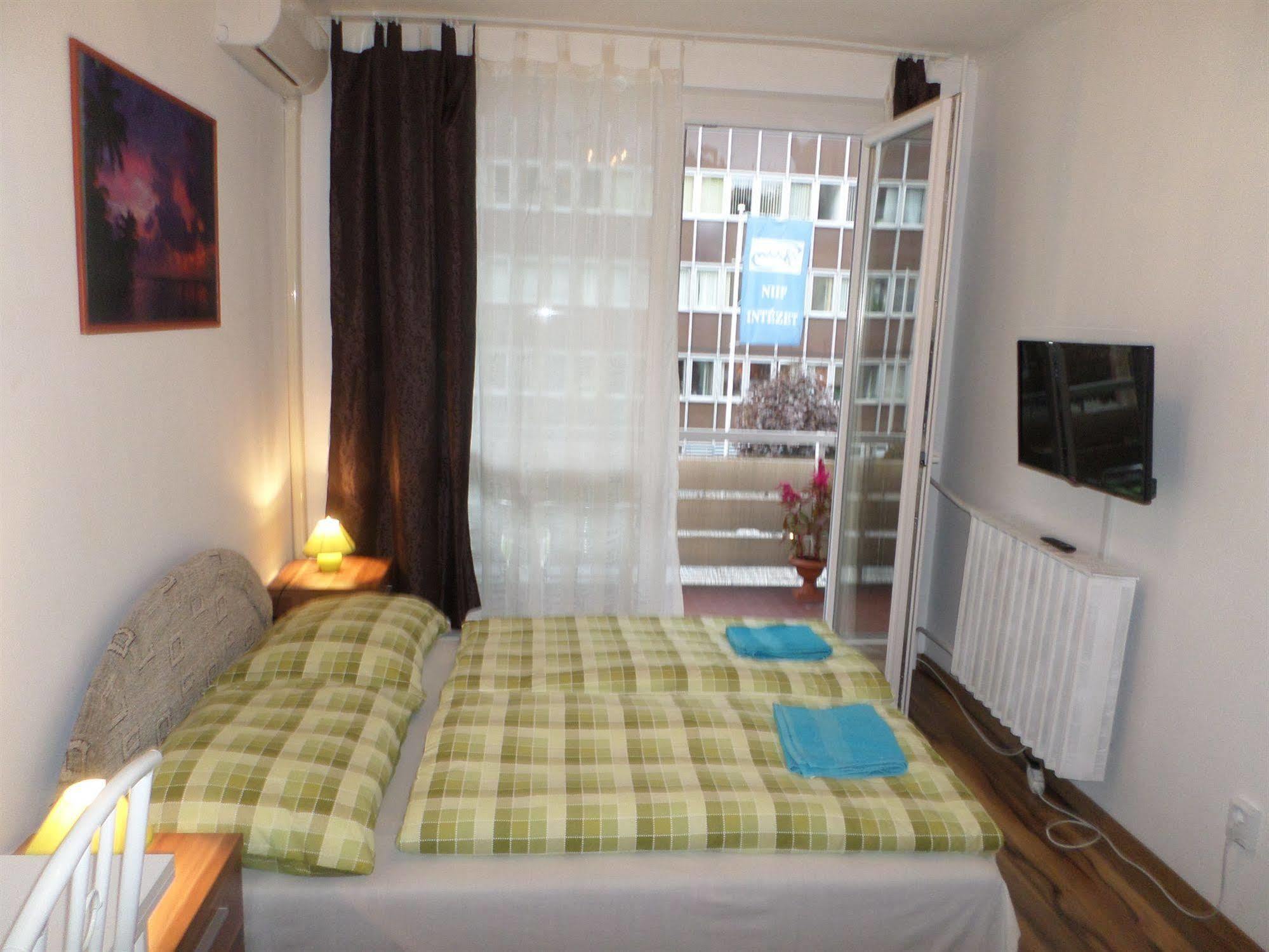 Apartments Leslie Budapest Bagian luar foto