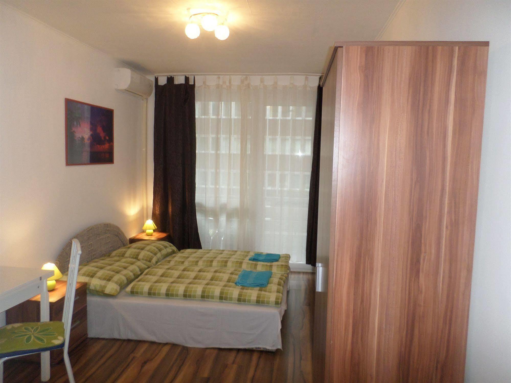 Apartments Leslie Budapest Bagian luar foto