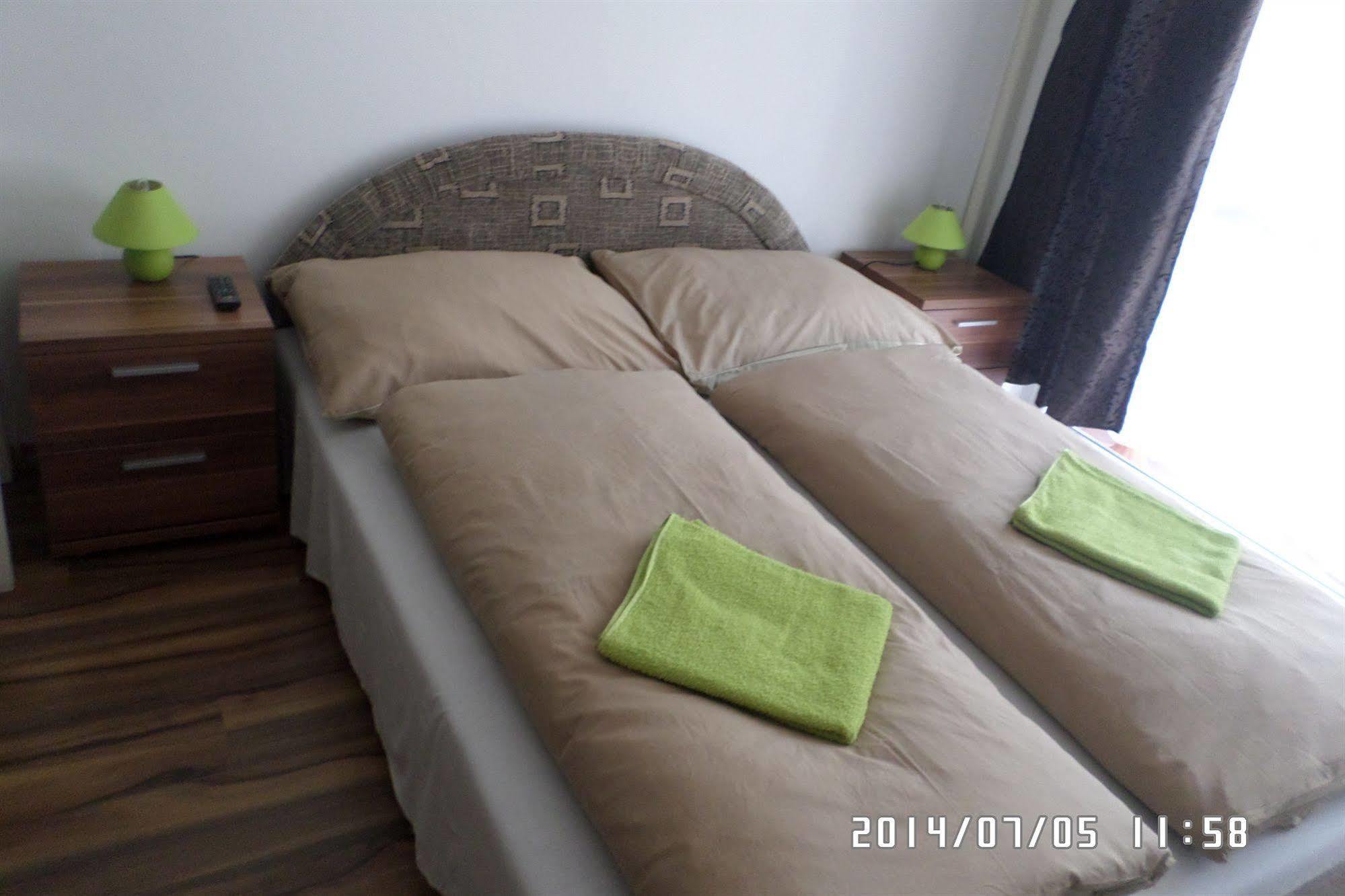 Apartments Leslie Budapest Bagian luar foto